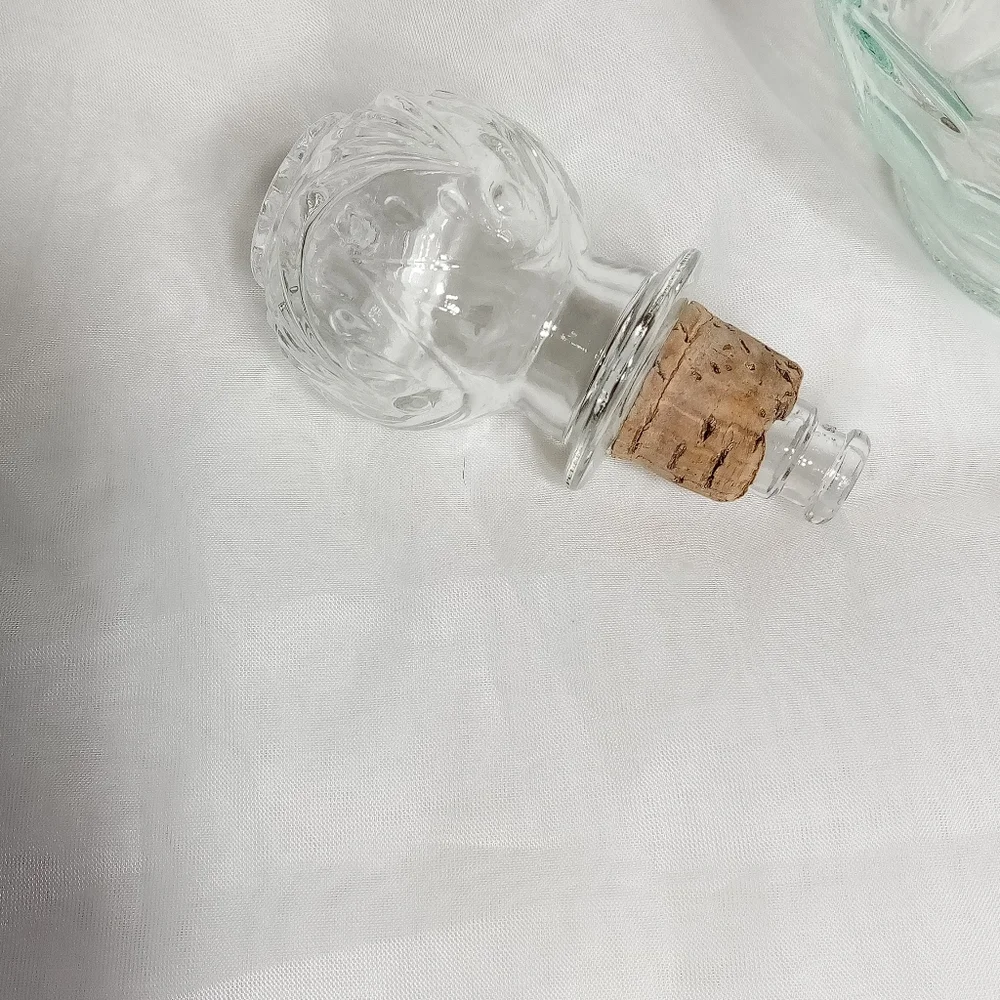 Vintage Daisy Green clear Glass Decanter pitcher cork stopper. - Picture 7 of 13